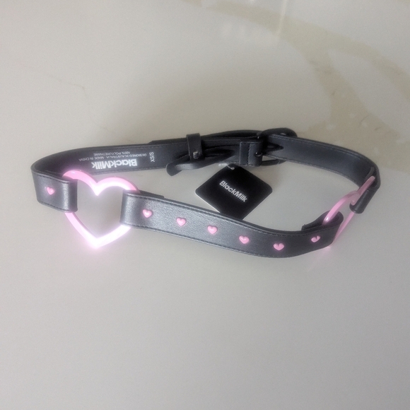 XS/S NWT Blackmilk Heart Belt - Picture 2 of 8